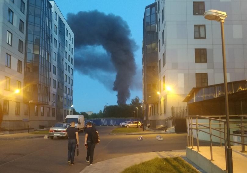 Пожар на промзоне в Гатчине появился из-за поджога