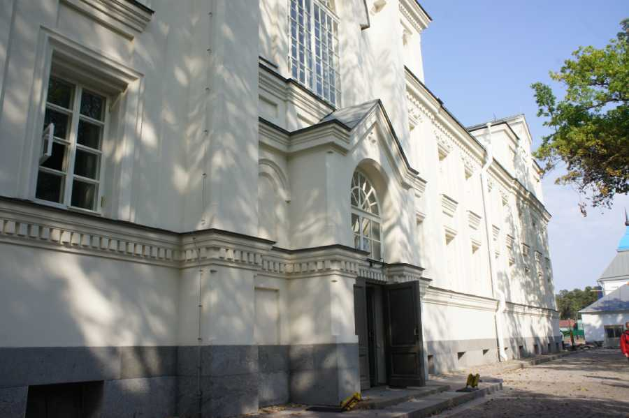 Отреставрированная Белая гостиница на Коневце