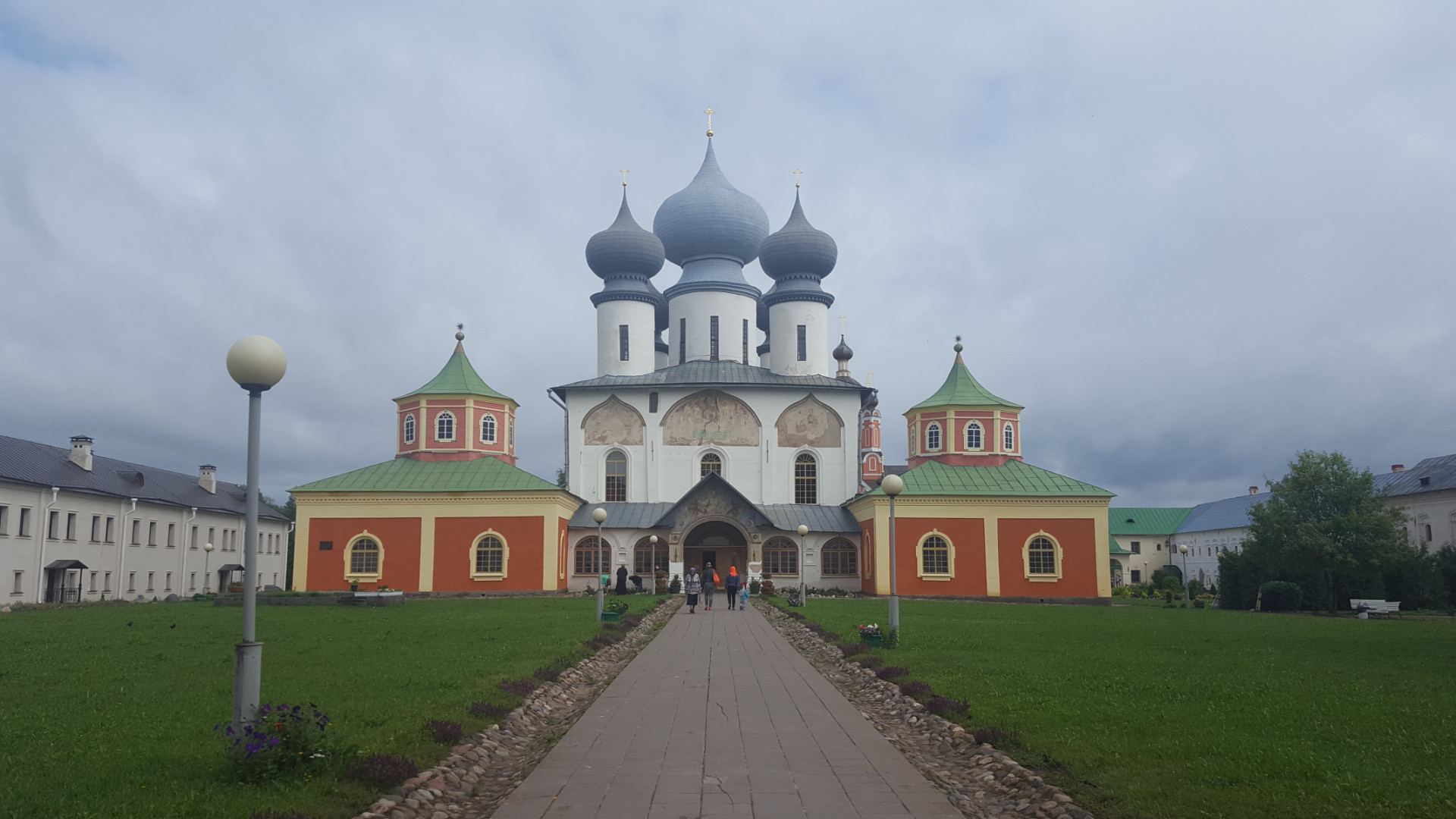 Самые красивые монастыри Ленинградской области