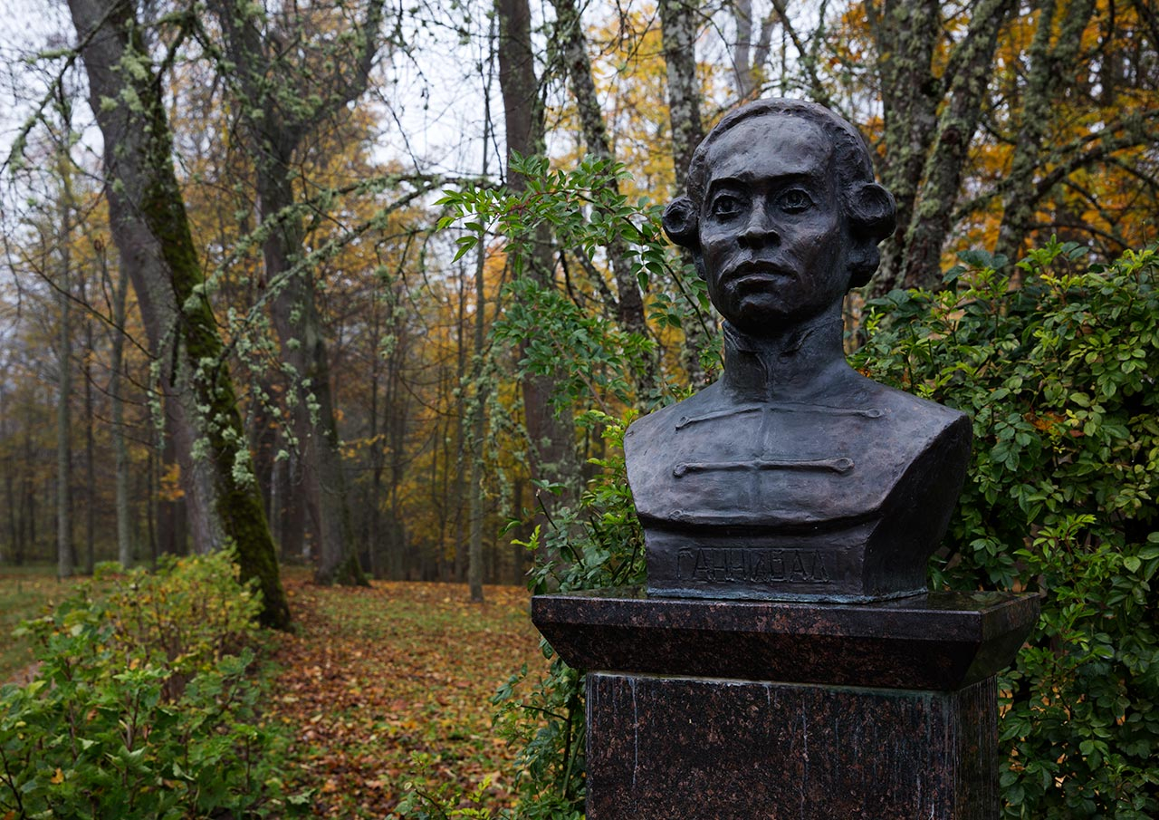 На самом деле великий Пушкин родился в Ленинградской области