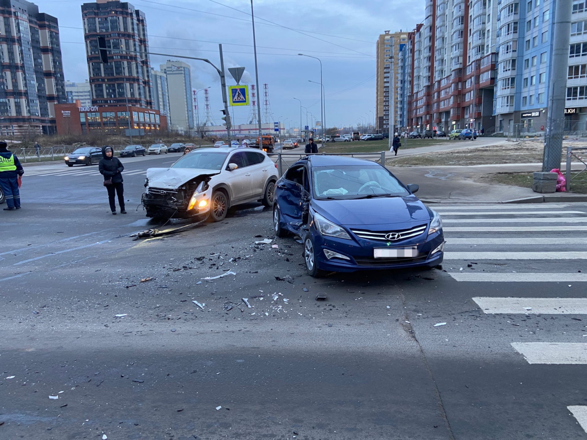 В ДТП c Hyundai в Петербурге пострадали два человека