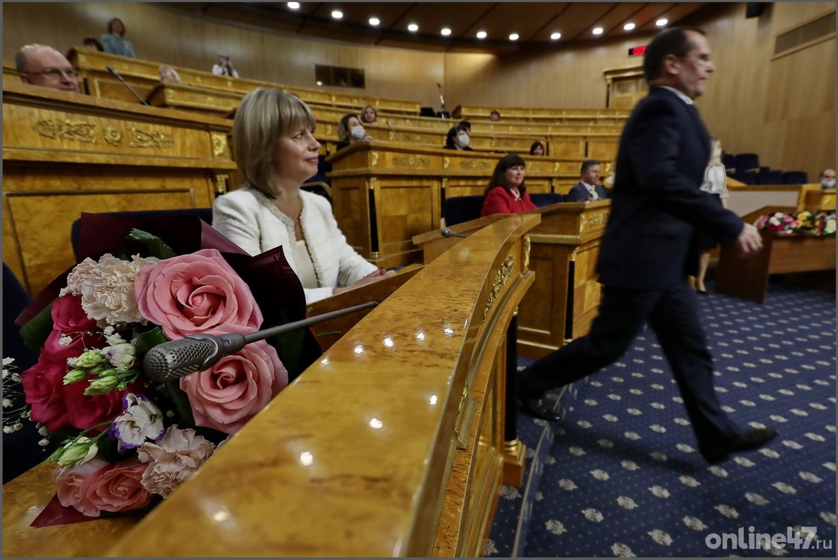 Ленинградский областной комитет по имуществу. 1 Августа Дрозденко поздравлял в театре. Фото с юбилея Ленинградского областного суда. День рождение жены Дрозденко.