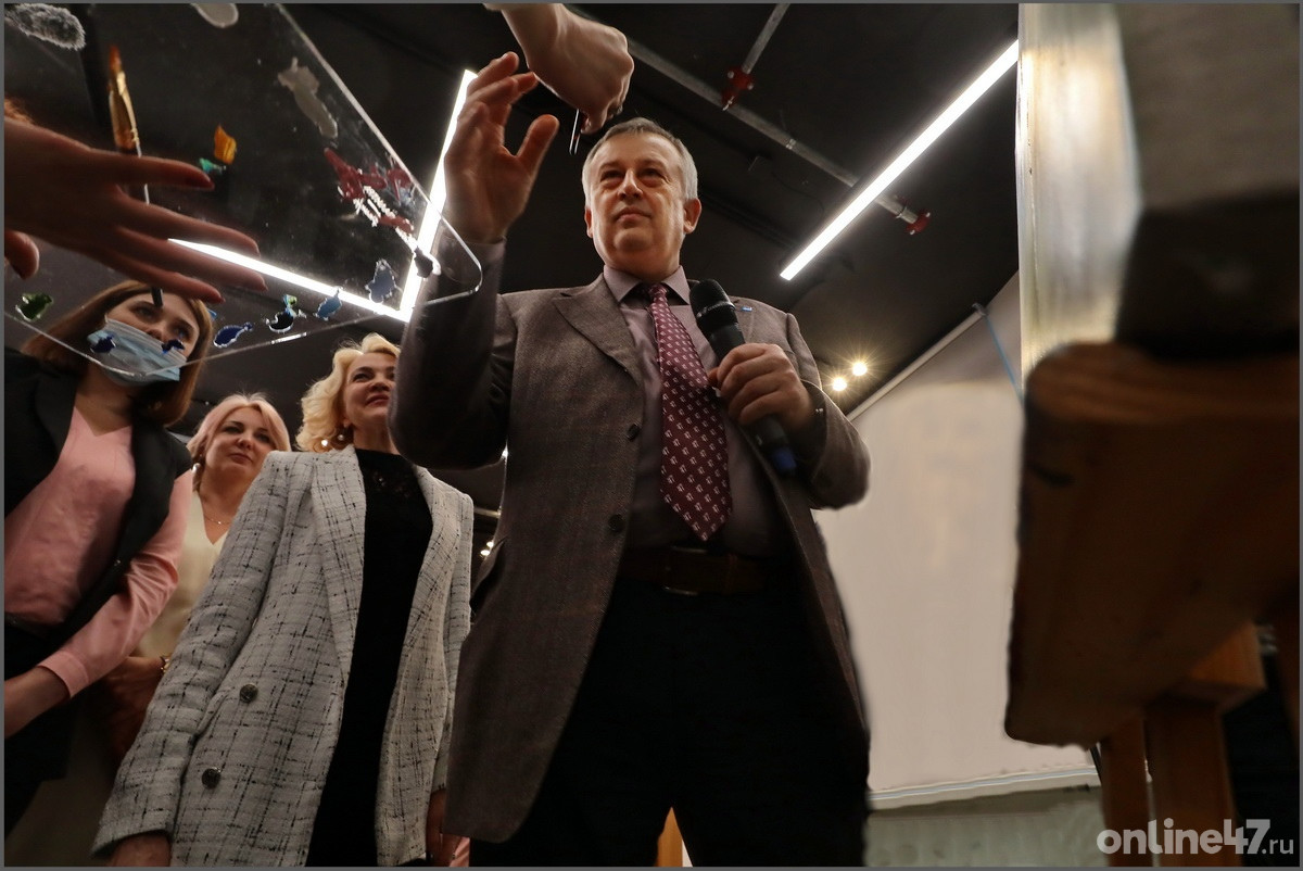 Губернатор Ленинградской области Александр Дрозденко накануне 8 Марта принял участие в конференции «Женский бизнес: код успеха»
