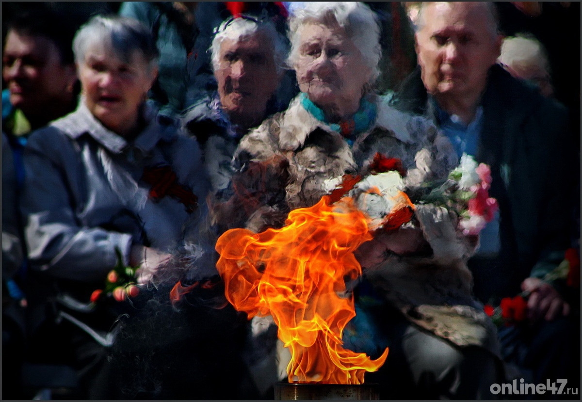 Гатчина. Торжественно-траурный митинг на воинском мемориале у братского захоронения на улице Солодухина