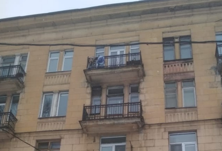 Балкон, на котором заметили двухлетнего ребенка. 