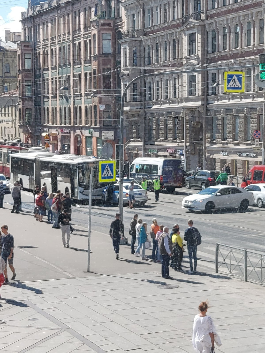 В Василеостровском районе автомобиль ДПС въехал в автобус | 31.07.2021 |  ЛенОбласть - БезФормата