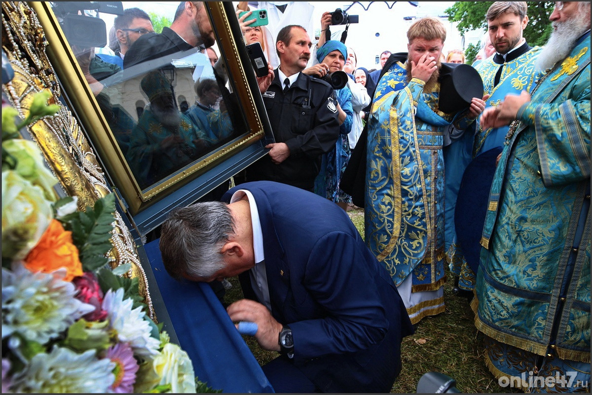 Праздник иконы тихвинской божьей матери в 2024. Память Тихвинской иконы Божией матери. Тихвинская икона Божией матери. С праздником Тихвинской иконы Божией матери. Богородичные праздники иконы.