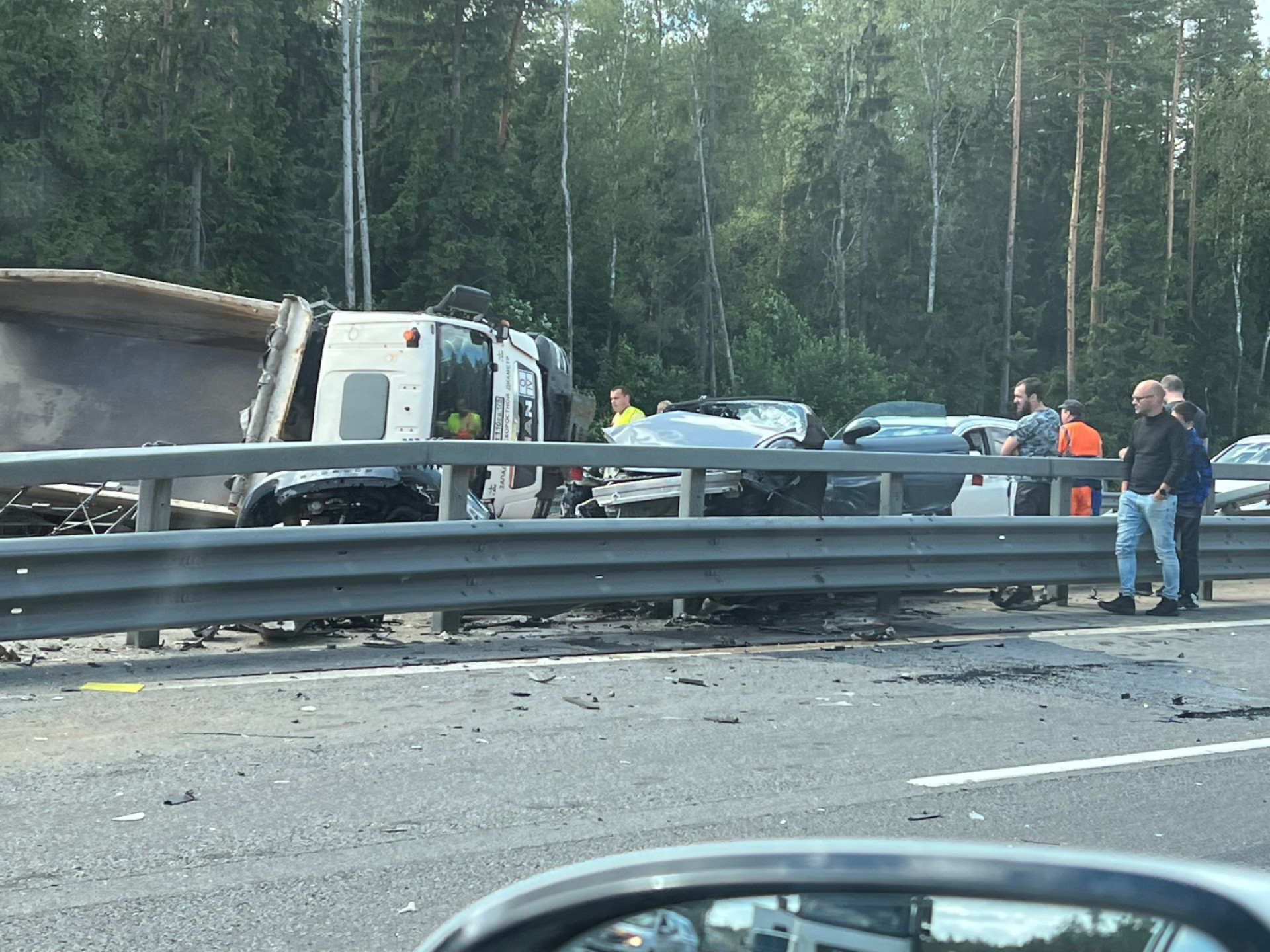 Два человека погибли в ДТП с грузовиками и «Порше» на ЗСД в Петербурге |  Online47.ru