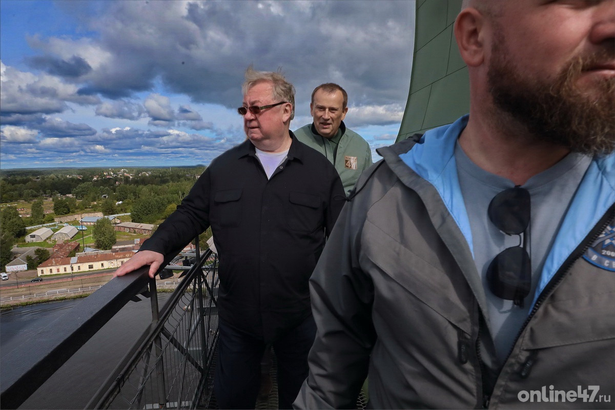 Александр Дрозденко и Сергей Степашин на башне Выборгского замка