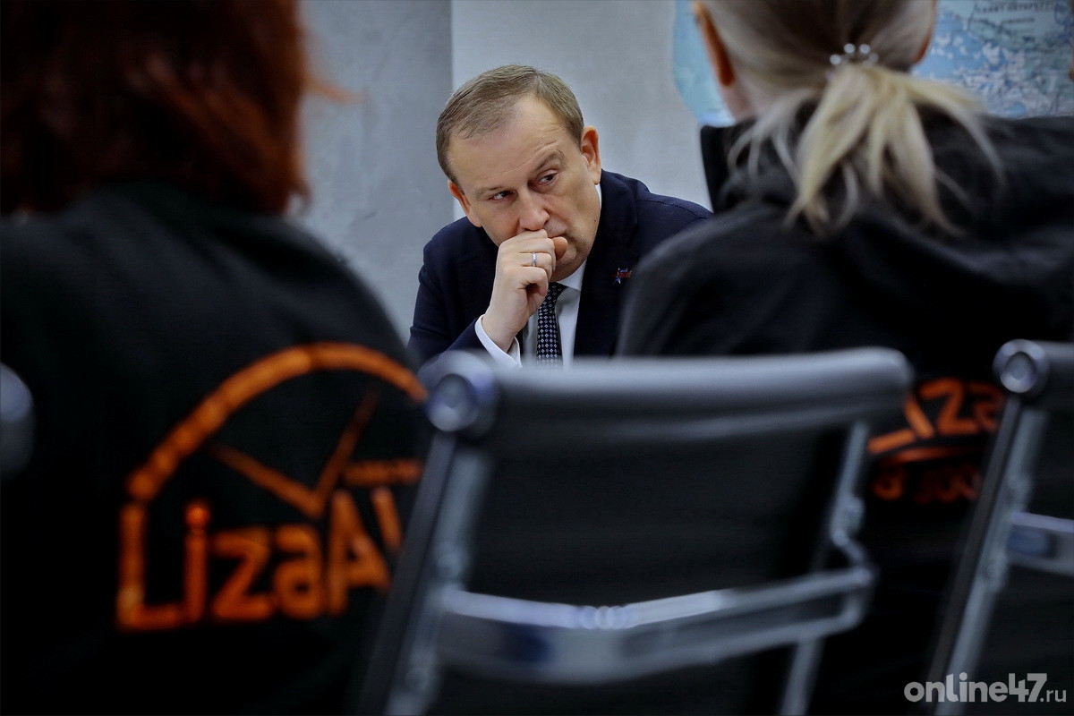 Совещание губернатора Александра Дрозденко с руководством добровольческого отряда «Лиза Алерт»