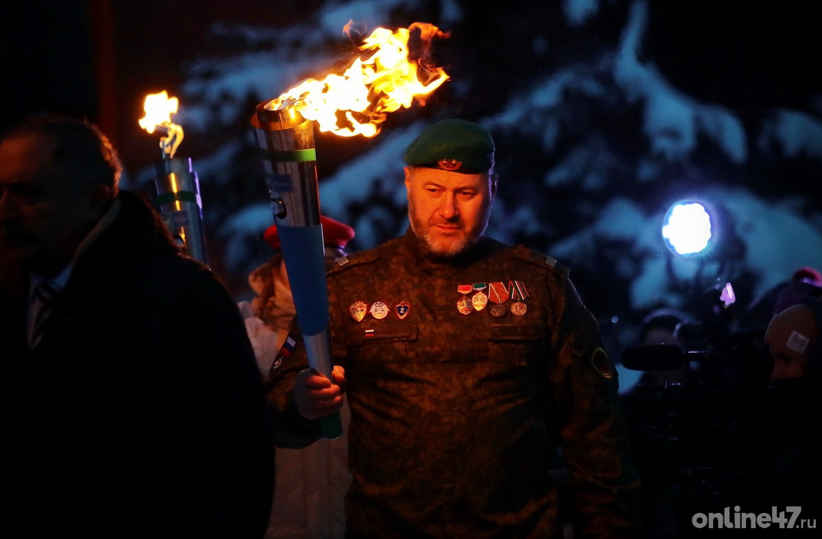 Тихвин. Торжественная церемония зажжения Вечного огня