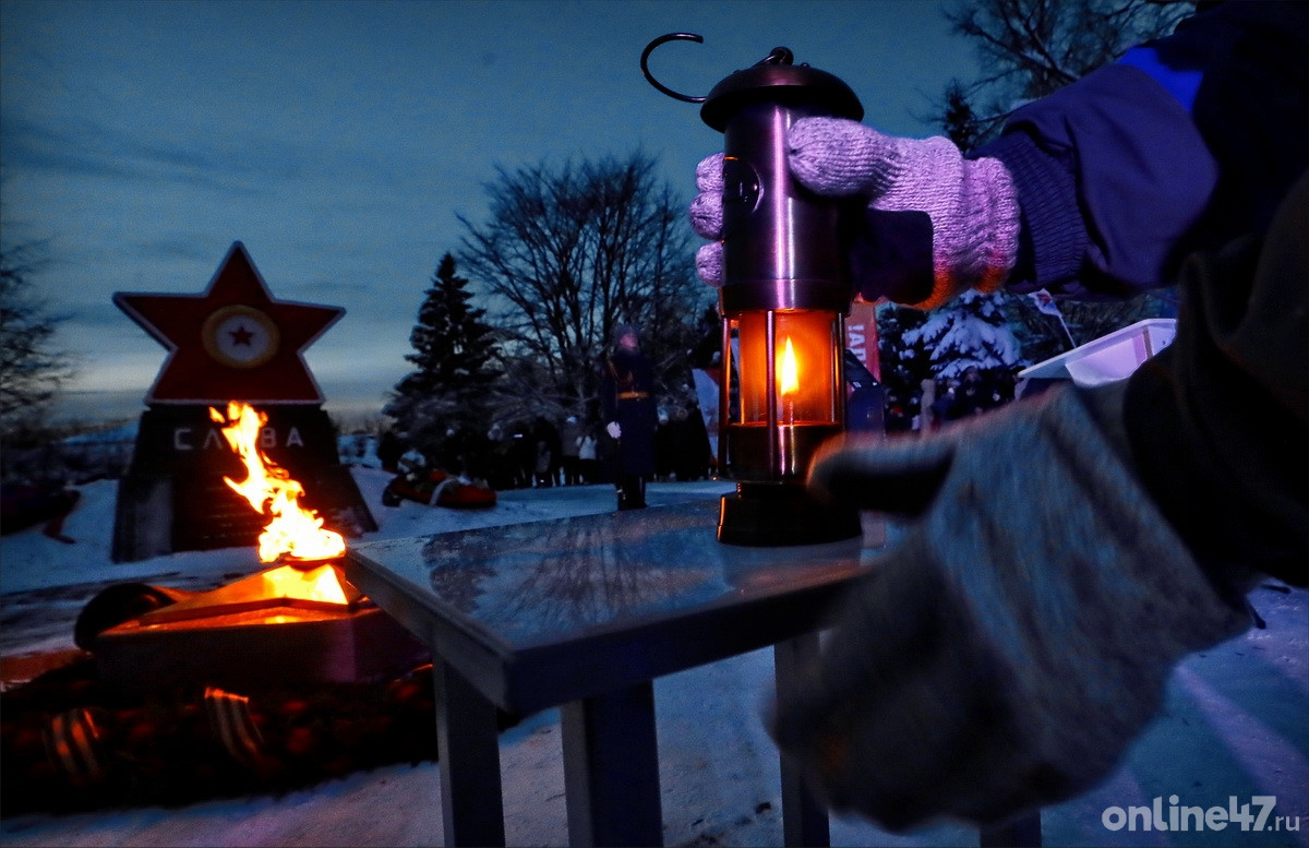 Тихвин. Торжественная церемония зажжения Вечного огня