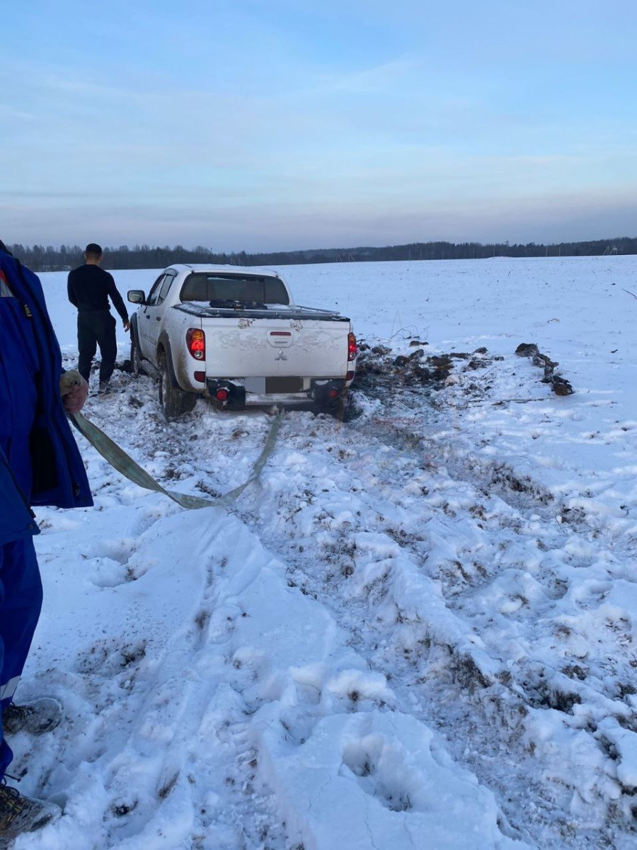 В Тосно спасли женщину с ребенком, застрявших в районе Саблинских водопадов  | 25.11.2023 | ЛенОбласть - БезФормата