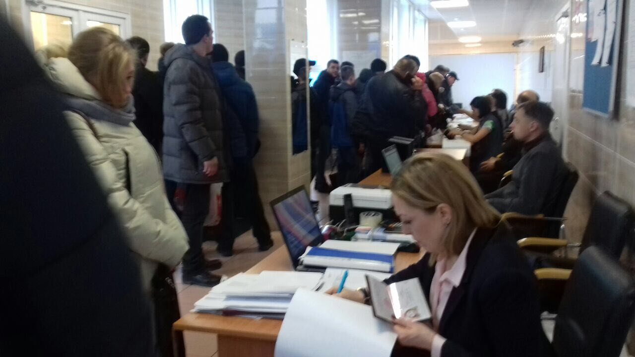 Явка на выборы президента омская область. Очередь на избирательном участке. Очередь на избирательный участок Краснодар.