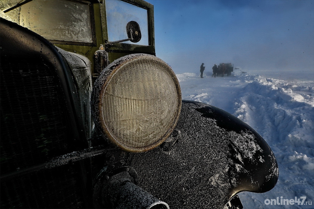 Ладожское озеро.  Первая реконструкция автопробега «Дорога жизни»