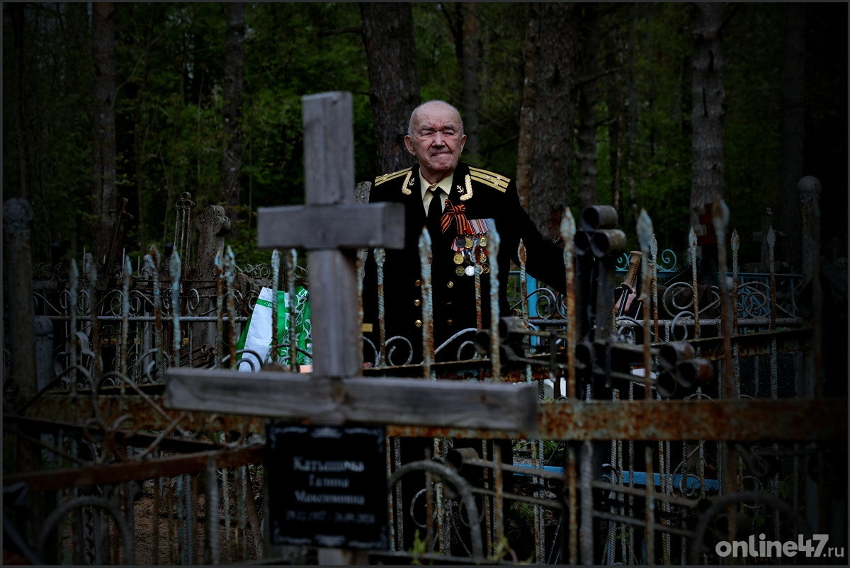 Кингисепп. Мемориал  "Роща пятисот"