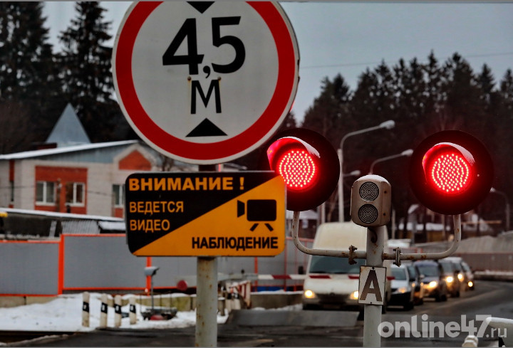 На восьми трассах в Ленобласти ограничат движение 26 января