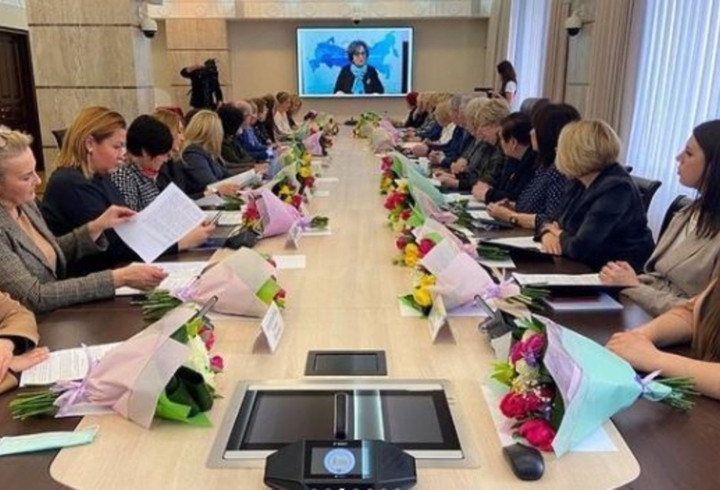 В Ленобласти провели круглый стол «Женщина в современном обществе» в преддверии 8 марта