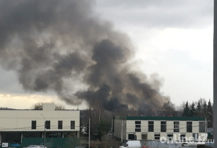 Погода в янино. Пожар в Янино. Пожар на мебельном производстве. Пожар в Янино 1. Мебельный цех Киров пожар.