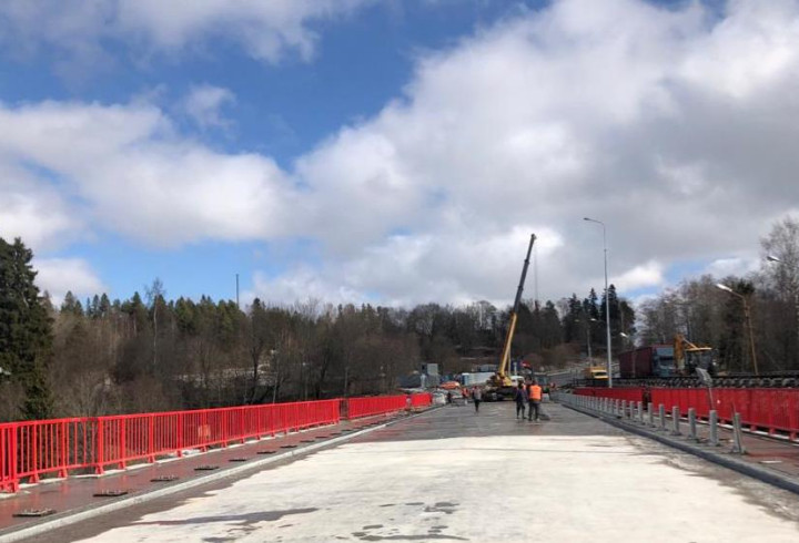 На мосту через Вуоксу в Ленобласти на два месяца введут реверсивное движение