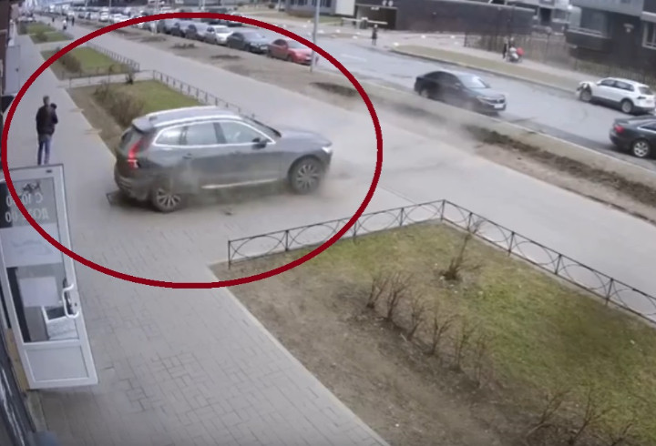 Папа спаси уже встал