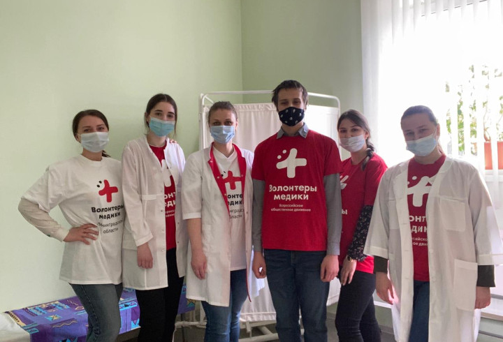 Студенты-медики из Тосно провели прием и субботник в амбулатории деревни Тарасово