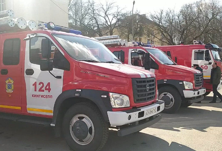 Четыре новых автомобиля передали в пожарные части Ленобласти