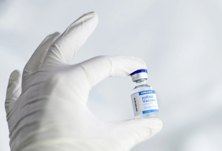 Петербуржцам будут делать прививки от COVID-19 при выписке из больниц