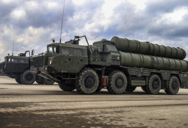 Расчеты С-400 «Триумф» отразили удар баллистических ракет на учениях в Ленинградской области