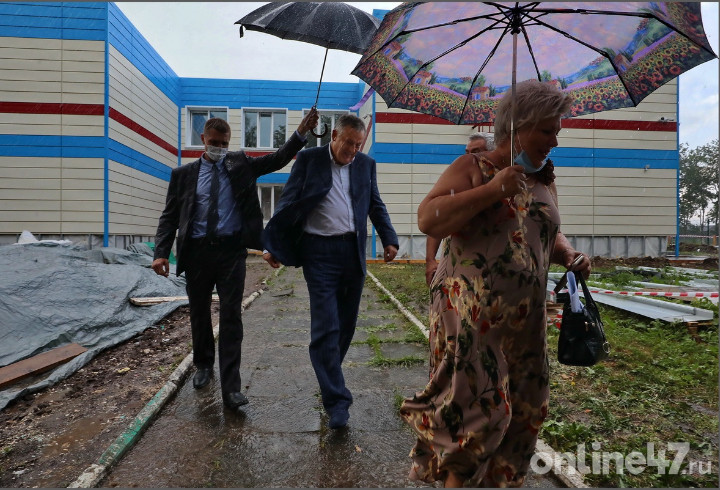 Долгожданный дождь в Волосовском районе, или как Александр Дрозденко летние стройки осматривал