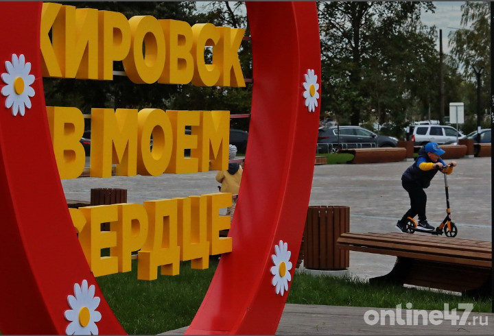Фоторепортаж: как губернатор Кировск посетил и бизнесменам уху из миноги помогал варить