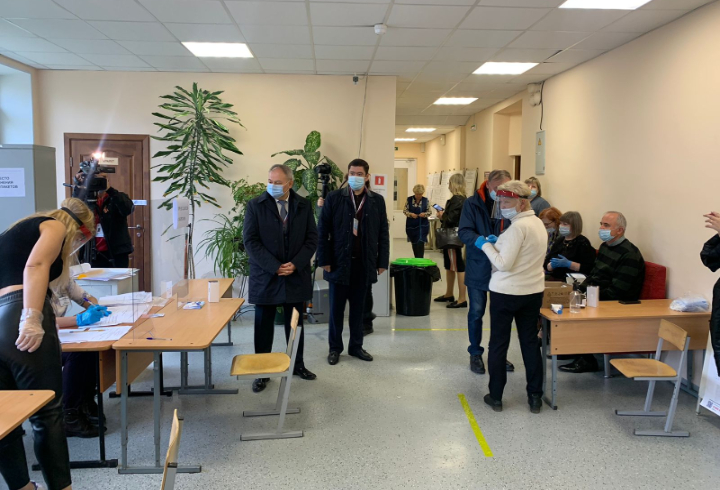 На избирательные участки в Тосно приехали международные наблюдатели