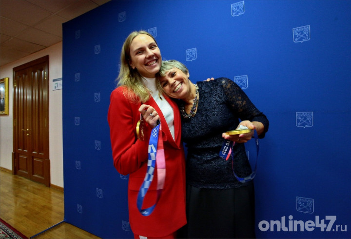 Фоторепортаж: как губернатор Ленобласти со Светланой Колесниченко чемпионский разговор провёл
