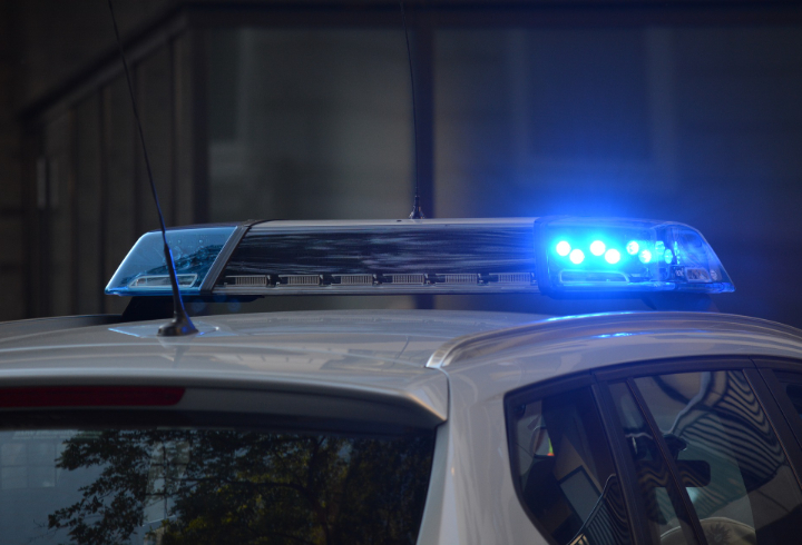 Полиция проводит проверку после падения подростка с мопеда в Гатчинском районе
