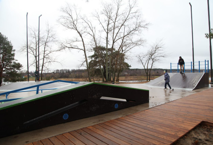 Вместо гаджетов: скейт-площадки Волховского района стали центром притяжения молодежи