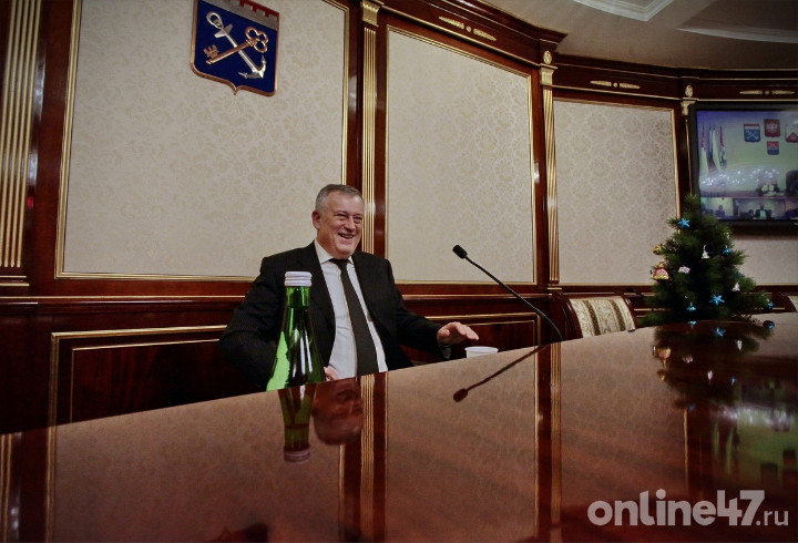 Фоторепортаж: Как Александр Дрозденко 2,5 часа «без купюр» с журналистами о важном говорил