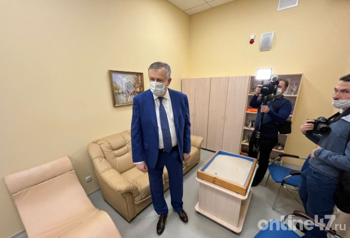 Губернатор Ленобласти осмотрел новый учебный корпус Сосновского центра образования