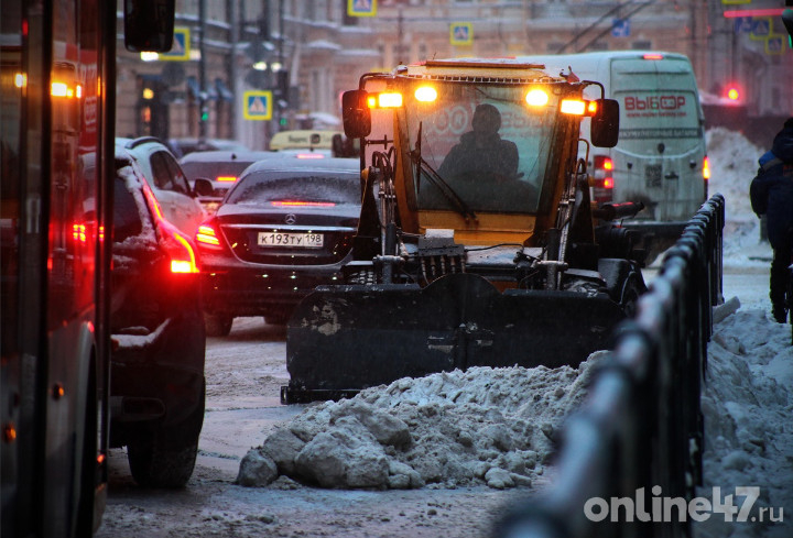 Петербуржцам раскрыли тайну появления грязи на улицах города