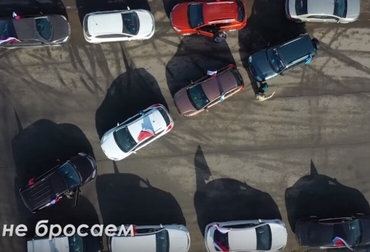 В Киришах организовали автопробег в поддержку ВС РФ