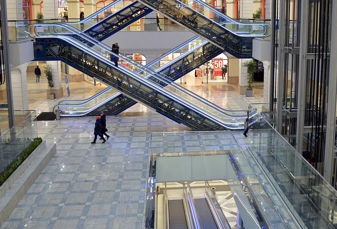 Индекс посещаемости торговых центров в Петербурге упал на 14%