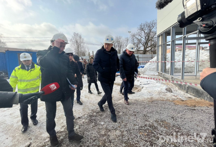 Должна быть логика: Александр Дрозденко предложил не откладывать открытие ледовой арены в Рощино