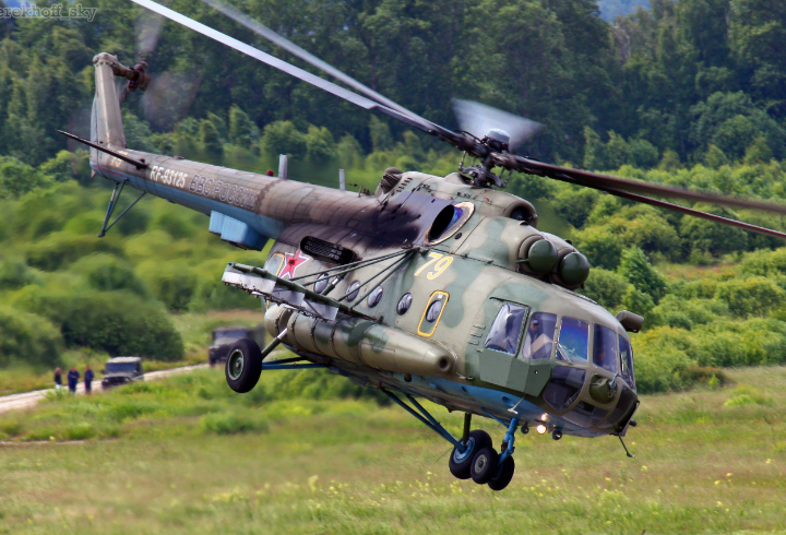 Один человек погиб и шестеро пострадали при жесткой посадке вертолета Ми-8 в Забайкалье
