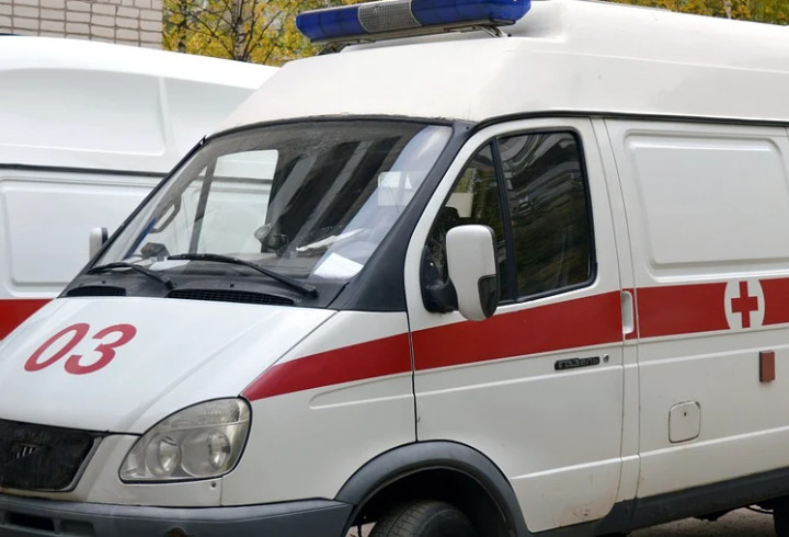 Пятилетняя девочка выпала из окна шестого этажа в Выборгском районе Петербурга