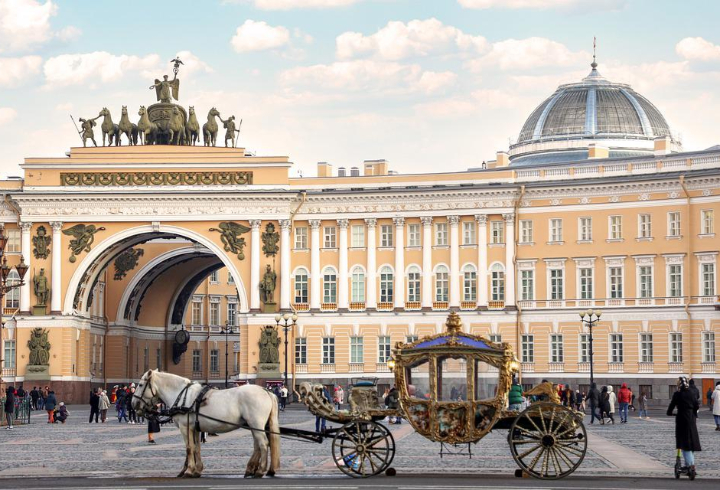 Москва и Петербург обошли по популярности Сочи в период майских праздников