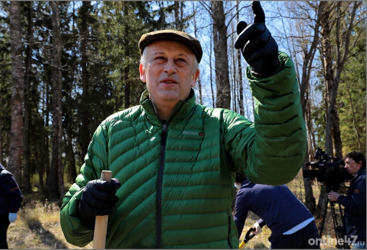 Давайте дружно поработаем: Александр Дрозденко дал старт «Всероссийскому дню посадки леса» в Ленобласти