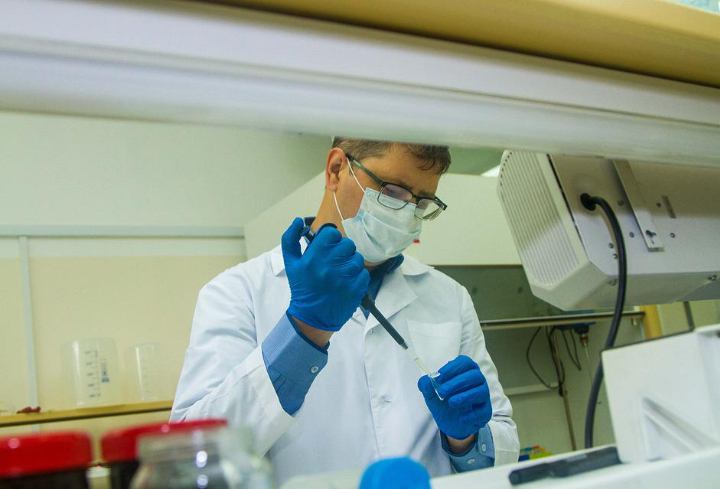 Глава комиссии Lancet Джеффри Сакс признал создание коронавируса в лаборатории