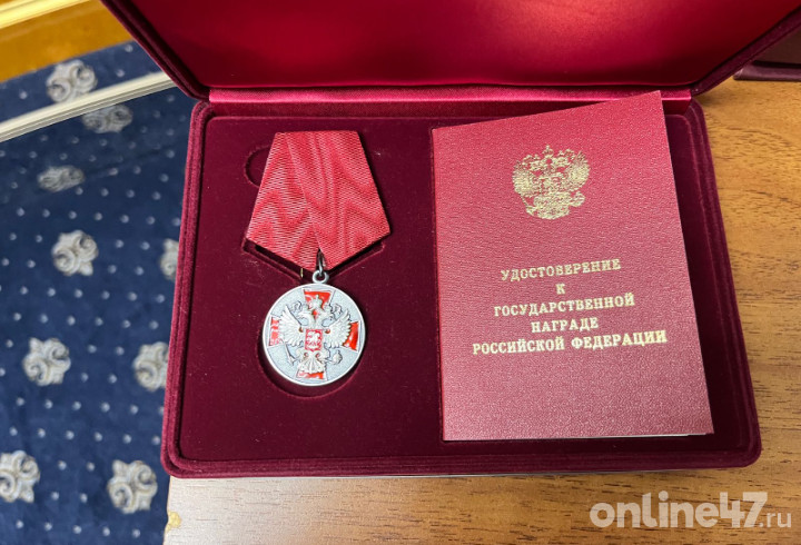 Александр Дрозденко вручил государственные награды выдающимся жителям Ленобласти