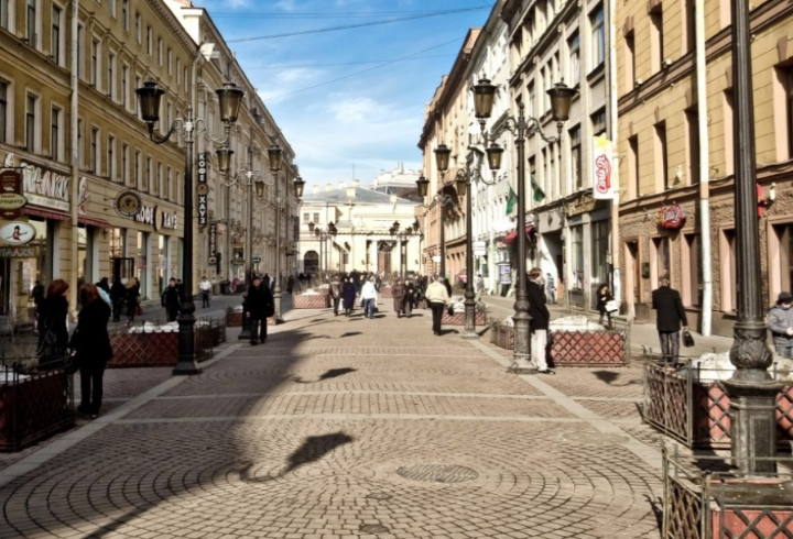 Число закрытых объектов стрит-ритейла в Петербурге выросло на 53% за год