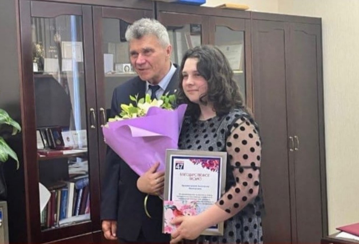 Юную жительницу Ленобласти наградили за помощь при тушении пожара под Приозерском