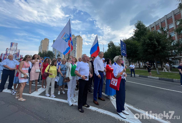 Яркое шествие делегаций районов Ленобласти открыло юбилей региона в Сосновом Бору